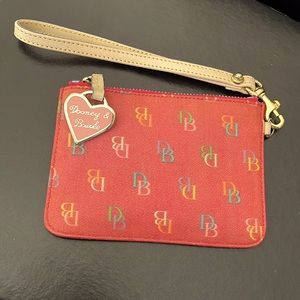 Small wristlet